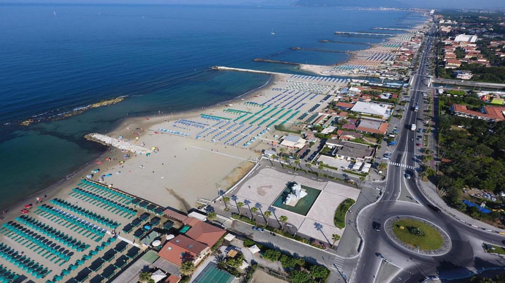 Hotel Tiffany Marina di Massa Exterior photo