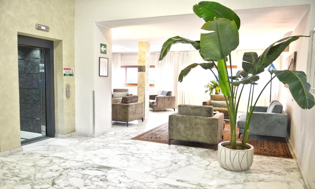 Hotel Tiffany Marina di Massa Exterior photo